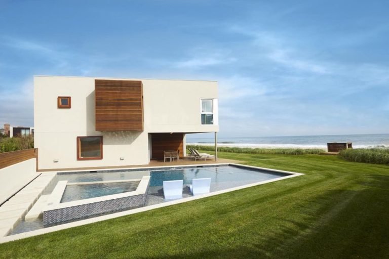 Rihanna vende su casa en Londres y compra una mansión para pasar sus