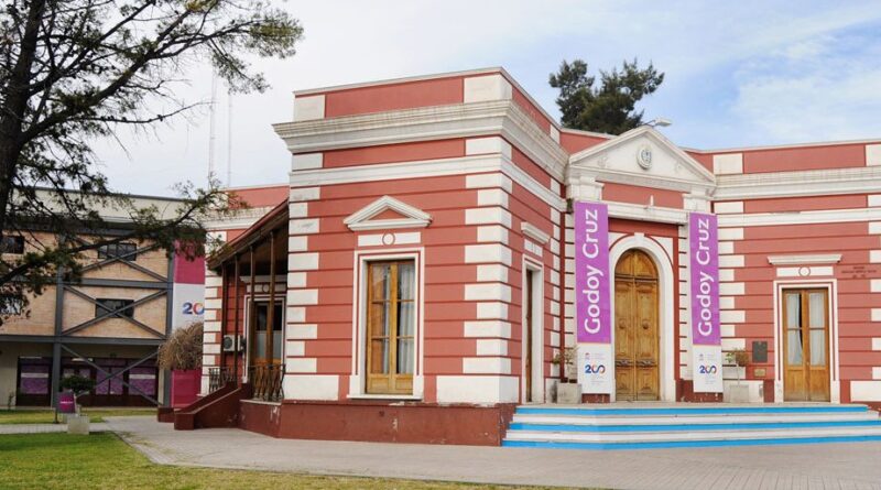Fotografía fachada Municipalidad Godoy Cruz